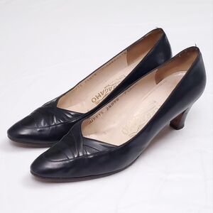 Salvatore Ferragamo Black Leather Pumps Heels Women's Shoes Style A61W Size 71/2